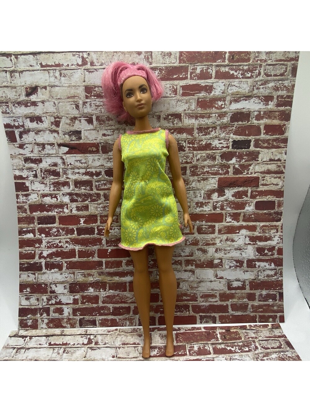 Barbie Fashionistas Doll #95 FJF55 Pink  Undercut Hair Curvy Lime Green DressB20